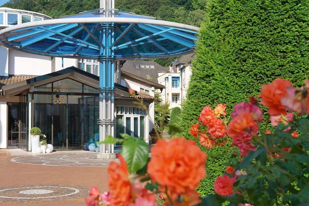Vila Vita Rosenpark Marburg Екстер'єр фото Entrance of the German National Academy for Public Health at the Robert Koch Institute