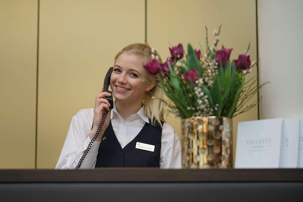 Vila Vita Rosenpark Marburg Інтер'єр фото A receptionist at the front desk of a hotel