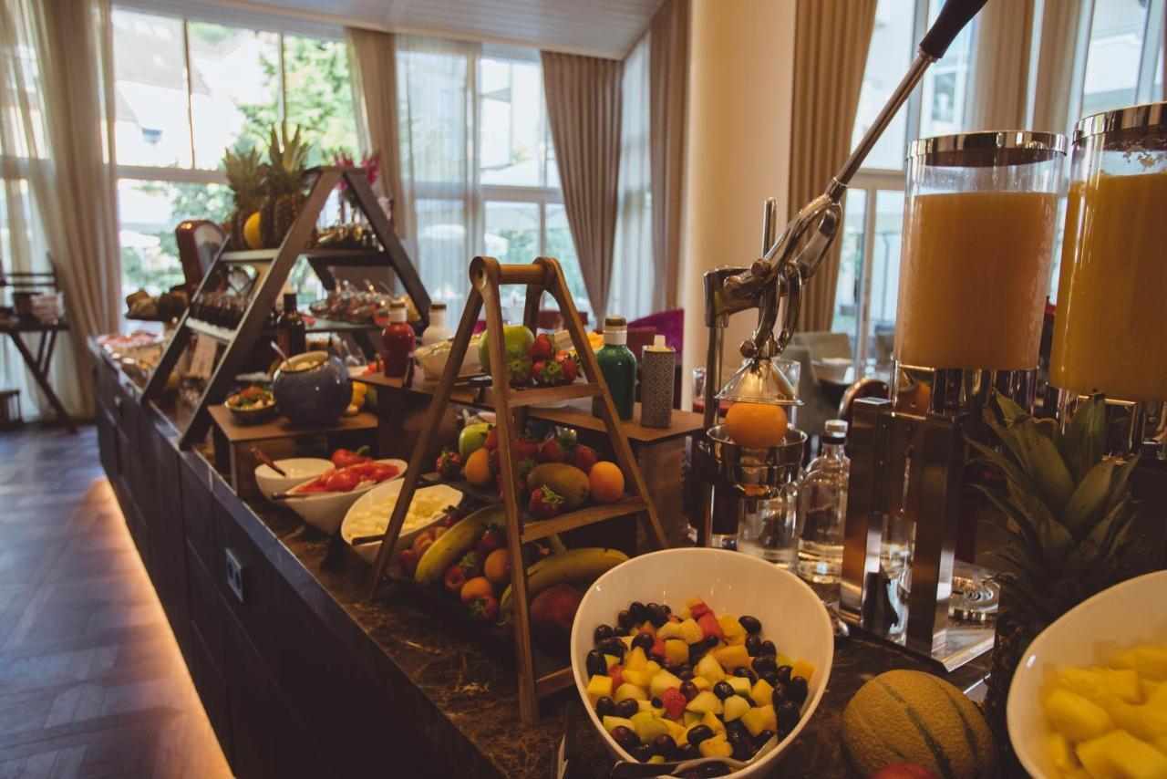 Vila Vita Rosenpark Marburg Екстер'єр фото A fruit salad at a buffet