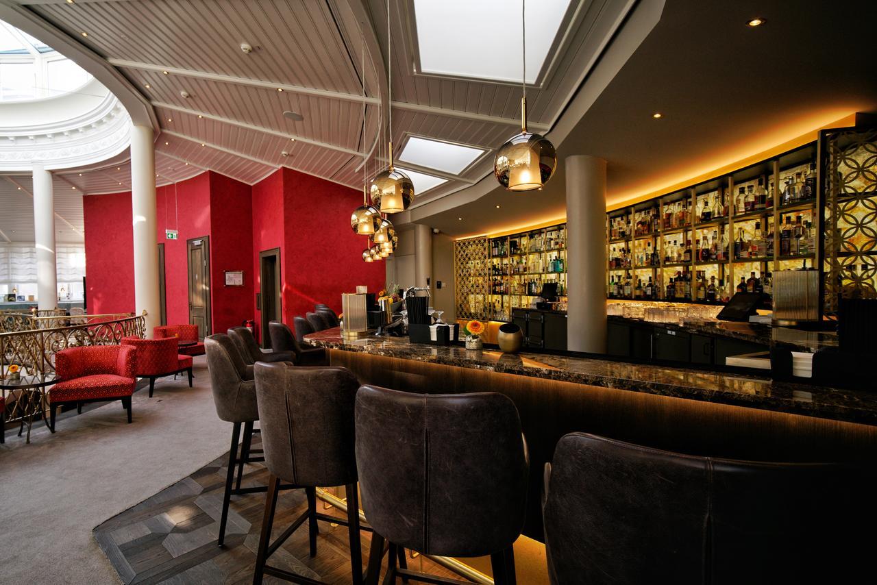 Vila Vita Rosenpark Marburg Екстер'єр фото The bar at the 100 Queen's Gate